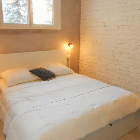Apartment La *